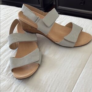 Vionic Gray Wedge Shoes Comfortable Stylish Design